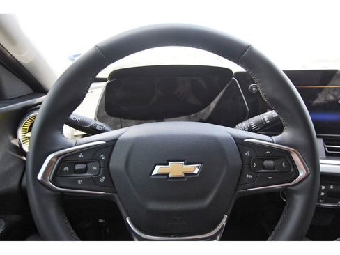 Used 2024 Chevrolet Trax LT w/ Driver Confidence Package image 9