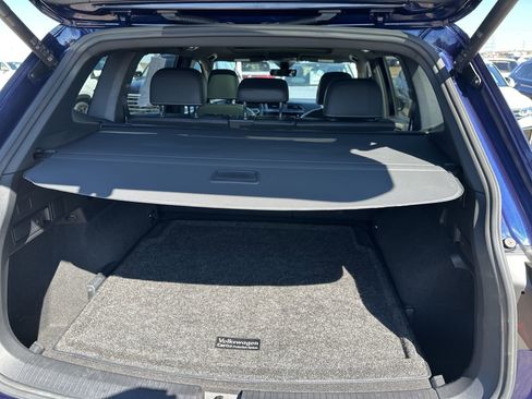 Certified 2022 Volkswagen Tiguan SEL R-Line image 33