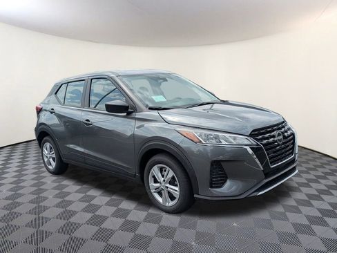 New 2025 Nissan Kicks Play S image 1