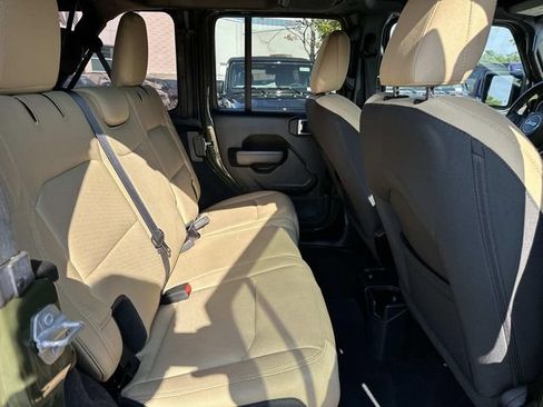 Used 2022 Jeep Wrangler Unlimited Sport AWD/4WD image 12