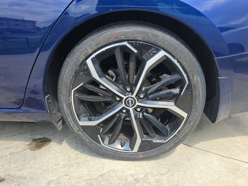 Used 2024 Nissan Altima 2.5 SR w/ SR Premium Package FWD image 34