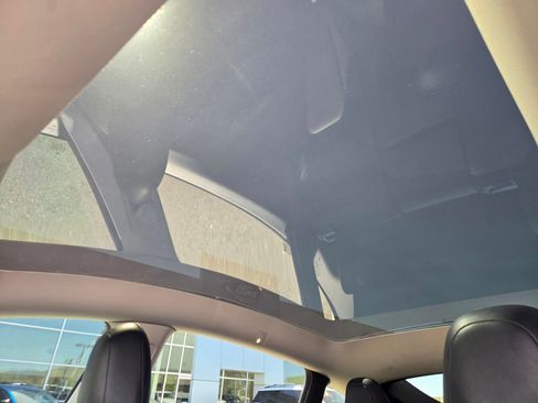 Used 2022 Tesla Model Y Performance image 22