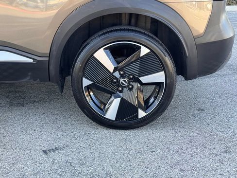 Certified 2025 Nissan Kicks SR FWD image 10