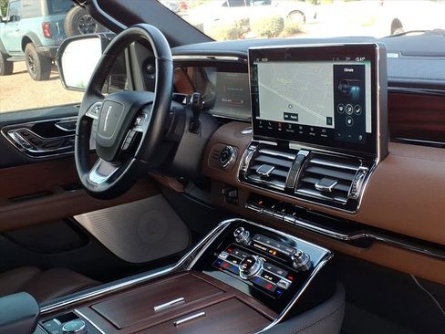 Used 2022 Lincoln Navigator L Reserve image 12