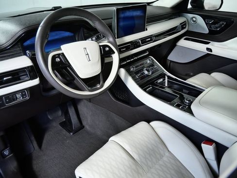 Certified 2023 Lincoln Aviator Black Label w/ Dynamic Handling Package AWD/4WD image 3