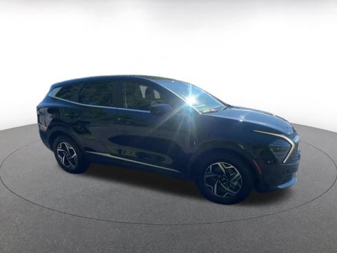 Used 2025 Kia Sportage LX FWD image 2