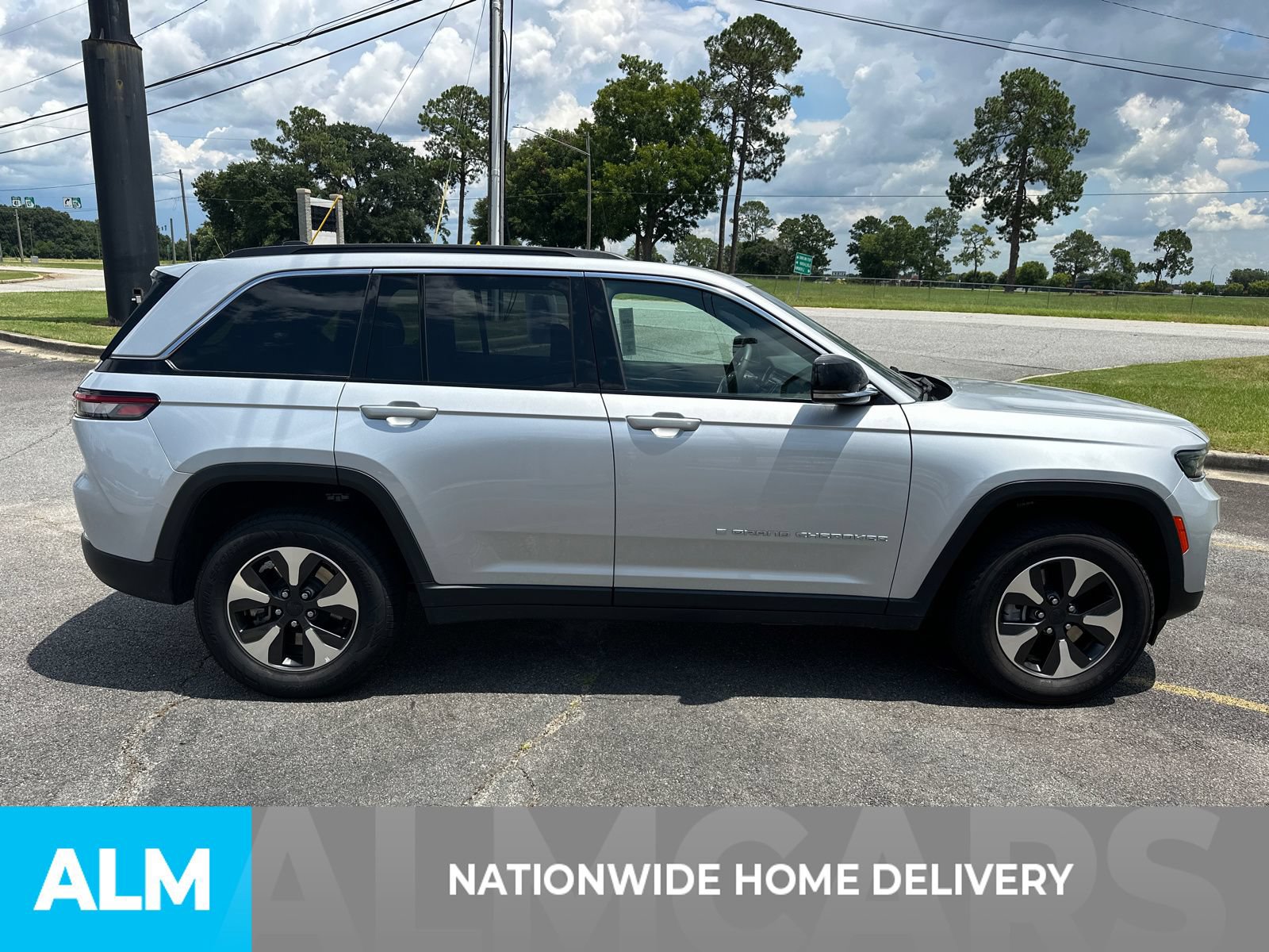 Used 2024 Jeep Grand Cherokee Limited 4xe AWD/4WD image 4