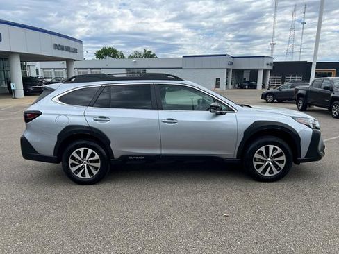 Certified 2025 Subaru Outback Premium w/ Popular Package #1A AWD/4WD image 8
