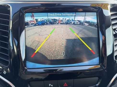 Used 2019 Jeep Cherokee Limited image 12