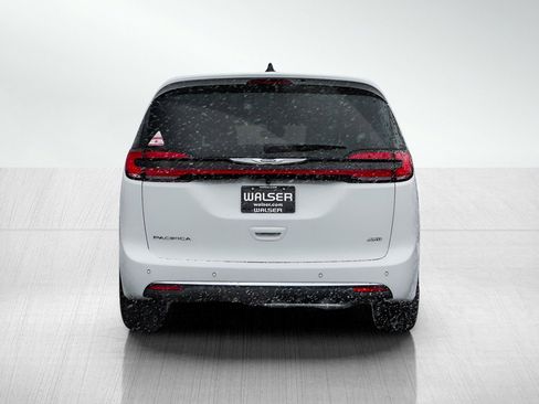 New 2026 Chrysler Pacifica Select image 5