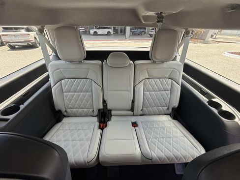 New 2026 Lincoln Navigator L Black Label AWD/4WD image 16