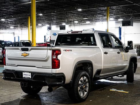 Used 2022 Chevrolet Silverado 2500 Custom w/ Custom Value Package AWD/4WD image 7