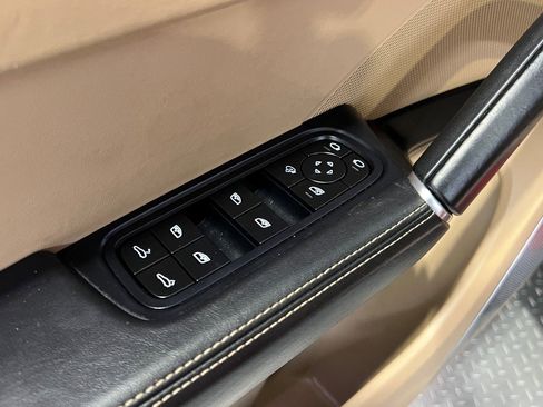 Used 2022 Porsche Cayenne S image 27