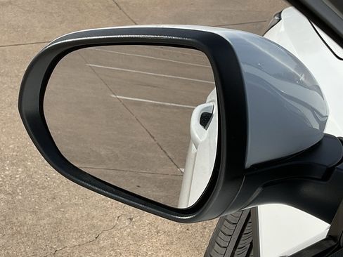 Used 2025 Buick Envista Preferred image 11