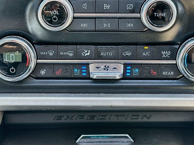 Used 2022 Ford Expedition Limited AWD/4WD image 21