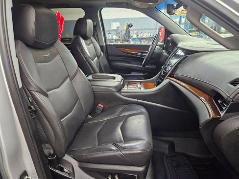 Used 2018 Cadillac Escalade Premium Luxury image 37