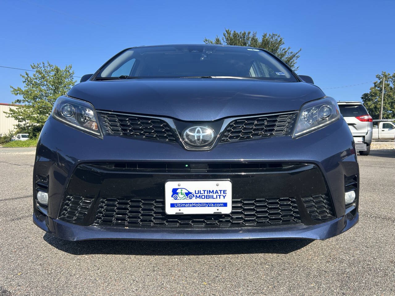Used 2020 Toyota Sienna SE FWD image 12