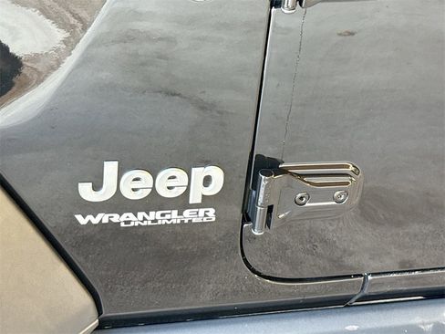 Used 2021 Jeep Wrangler Unlimited Islander image 33