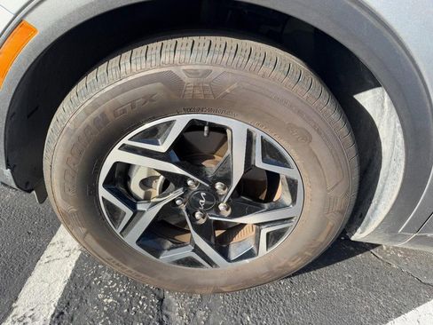 Used 2024 Kia Sportage LX image 7