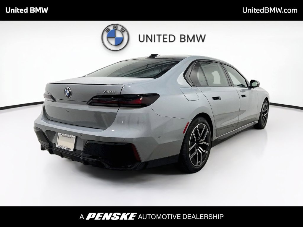 Certified 2026 BMW 740i RWD image 5