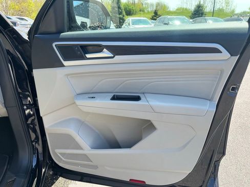 Certified 2023 Volkswagen Atlas SE w/ Panoramic Sunroof Package AWD/4WD image 12