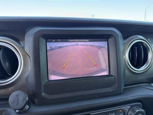Used 2020 Jeep Wrangler Unlimited Sahara AWD/4WD image 18