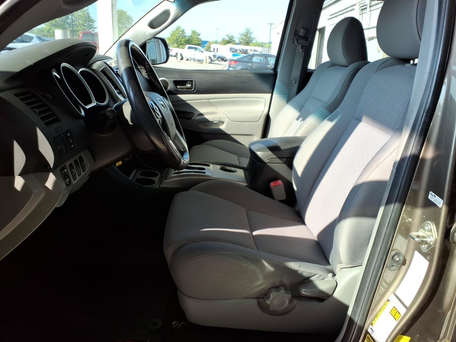 Used 2015 Toyota Tacoma 4x4 Double Cab w/ TRD Sport Package image 3