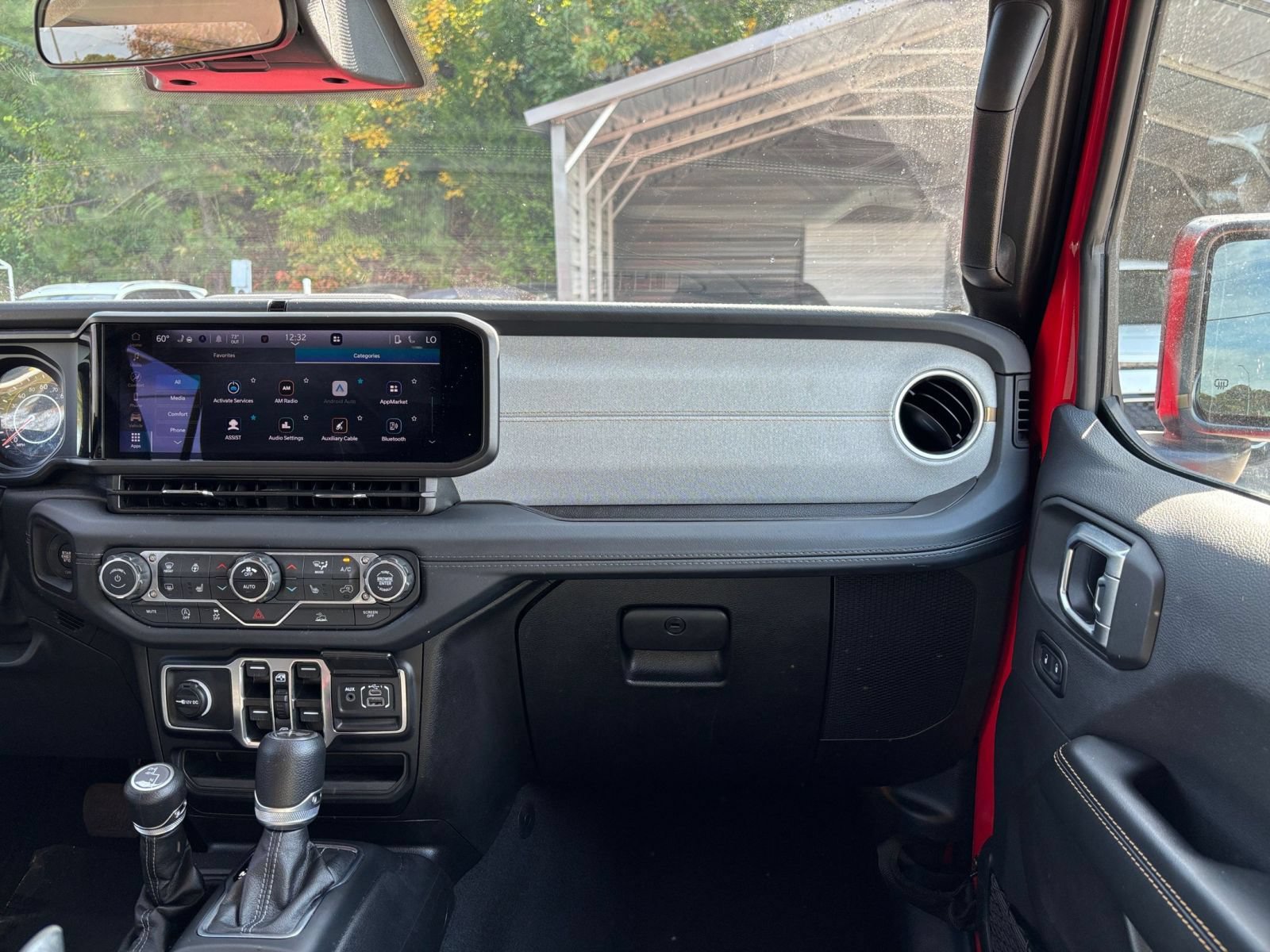 Used 2025 Jeep Wrangler Unlimited Sahara AWD/4WD image 34