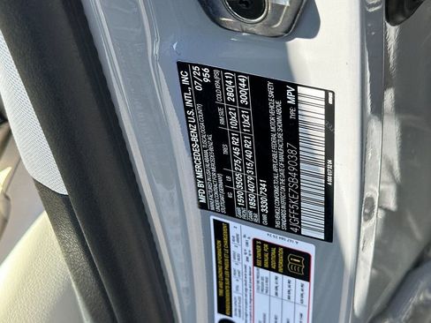 Used 2025 Mercedes-Benz GLS 450 4MATIC image 27