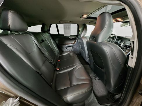 Used 2015 Volvo V60 T5 Cross Country Platinum image 31