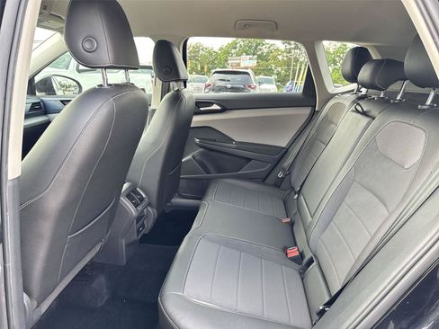Used 2022 Volkswagen Taos SE FWD image 22