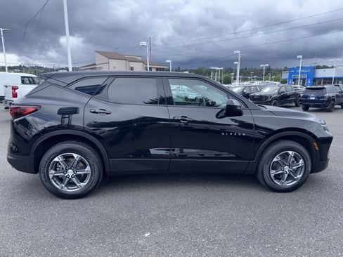 Used 2025 Chevrolet Blazer LT AWD/4WD image 6