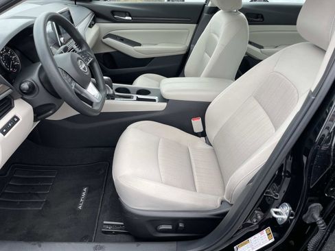 Used 2025 Nissan Altima 2.5 SV image 16