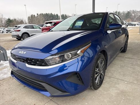 Used 2024 Kia Forte LXS image 3
