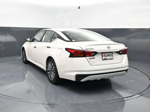 Used 2025 Nissan Altima 2.5 SV FWD image 6
