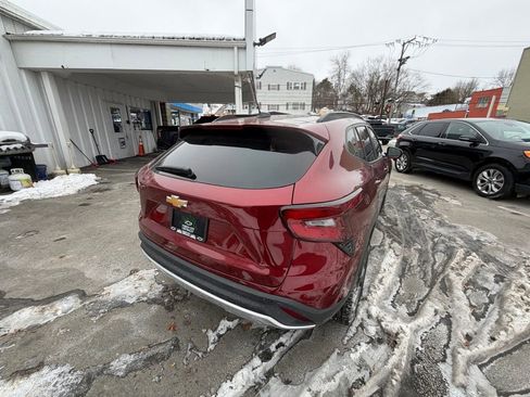Used 2024 Chevrolet Trax LT w/ Driver Confidence Package image 5