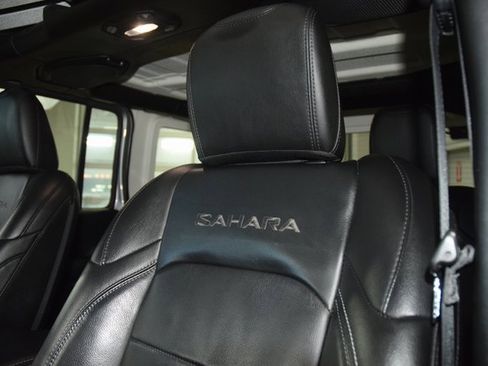 Used 2018 Jeep Wrangler Unlimited Sahara image 41