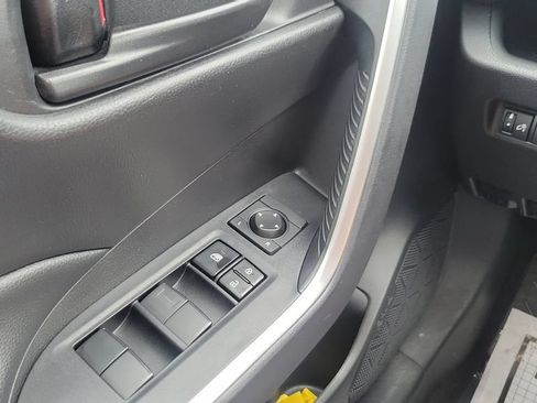 Used 2022 Toyota RAV4 LE AWD/4WD image 19