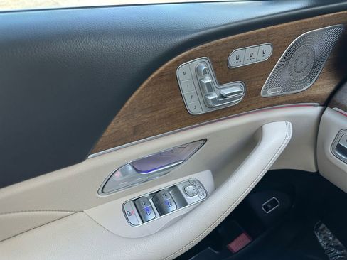 Used 2021 Mercedes-Benz GLS 450 4MATIC image 11