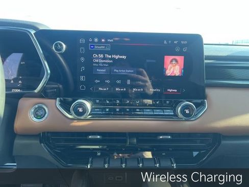 Used 2023 GMC Canyon AT4 w/ AT4 Premium Package image 15