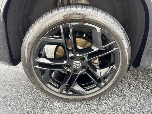Certified 2026 Volkswagen Tiguan SE R-Line AWD/4WD image 9