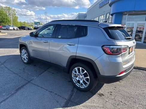Used 2023 Jeep Compass Latitude AWD/4WD image 3