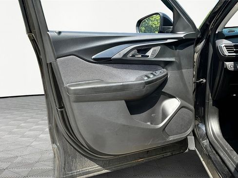 Used 2023 Chevrolet TrailBlazer LT w/ Convenience Package image 23