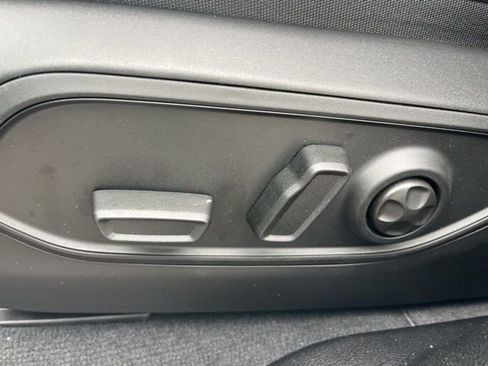 Used 2025 Jeep Grand Cherokee L Limited w/ Luxury Tech Group II image 16