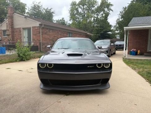 Used 2016 Dodge Challenger SRT Hellcat RWD image 3