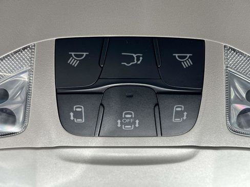 Certified 2023 Chrysler Pacifica Touring-L image 6