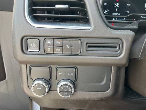 Used 2023 GMC Yukon SLT w/ SLT Premium Package RWD image 23