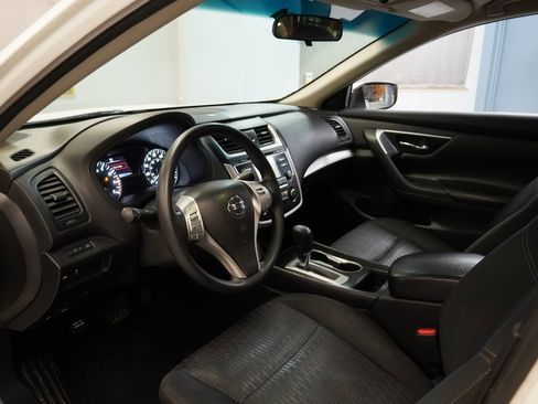 Used 2016 Nissan Altima 2.5 S w/ Power Driver Seat Package image 6