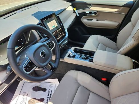 New 2025 Volvo XC90 B5 Core w/ Protection Package Premier image 8