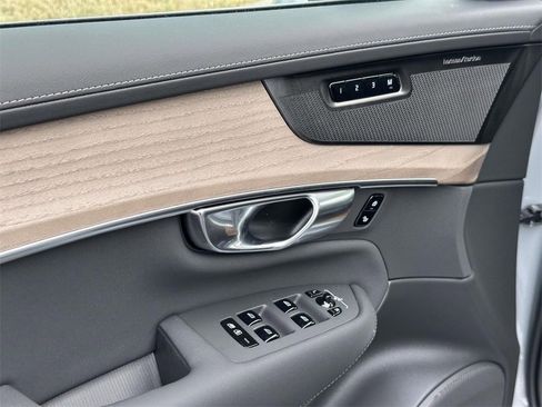 New 2026 Volvo XC90 B6 Plus w/ Protection Package Premier AWD/4WD image 17